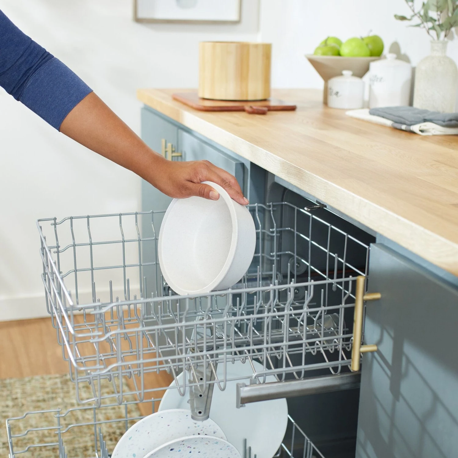 Frisco Elevated Non-Skid Bamboo Melamine Dog Bowl With Bamboo Stand - Image 5